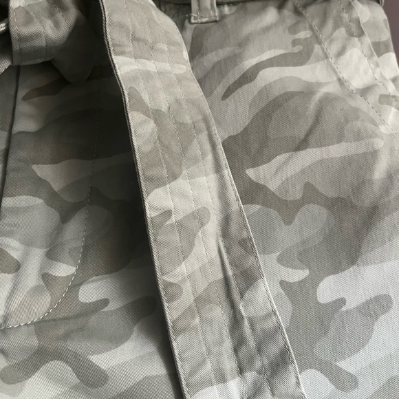 Vineyard Vines Camo Every Day Utility Chino Pants-Size 6. NWT - Picture 3 of 5